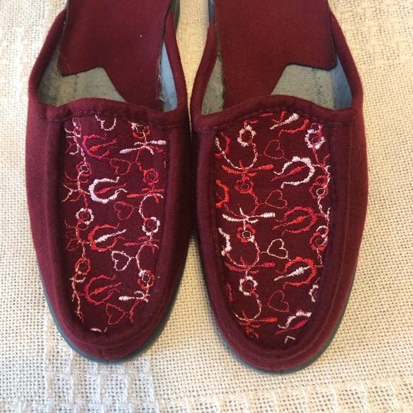 Beautiful floral shoes! - Picture 7 of 10